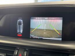 【カラーバックモニター】を装備しております。リアの映像がカラーで映し出されますので日々の駐車も安心安全です。
