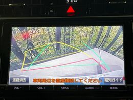 【バックカメラ】駐車時に後方がリアルタイム映像で確認できます。大型商業施設や立体駐車場での駐車時や、夜間のバック時に大活躍！運転スキルに関わらず、今や必須となった装備のひとつです！