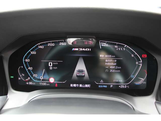 BMWライブコックピッド！先進装備！メーターから目を逸らすことなく、様々なインフォメーションの確認が可能です！