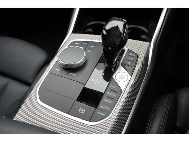 8速AT電子シフト搭載！オートマ段数は8速に！燃費とパフォーマンスを両立しております！BMWテクノロジーの詰まったユニットです！