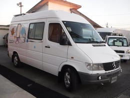 ～装備一覧～1:ベッド展開式メインダイネット！2:脱着式センターテーブル！3:シンク＆ギャレー！4:電子レンジ！5:ガスレンジ！6:ルーフ・ファン！7:後部常設ベット！8:個室トイレ＆シャワーBОX装備！次画像へ続く