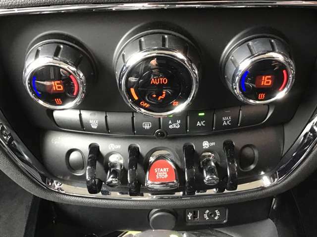 オートエアコンで快適ドライブ！わずらわしいエアコンの調節もスイッチ1つで簡単に！あるととっても便利な機能ですし視線をずらすことが少なくなるので安全運転にも繋がります！！