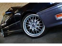 RAYS製メッシュ18インチアルミ