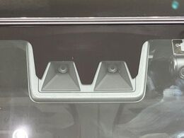 【スマートアシスト】走行中に前方の車両等を認識し、衝突しそうな時は警報とブレーキで衝突回避と被害軽減をアシスト。より安全にドライブをお楽しみいただけます。