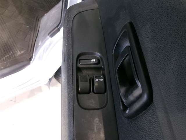 パワーウィンドウスイッチです。