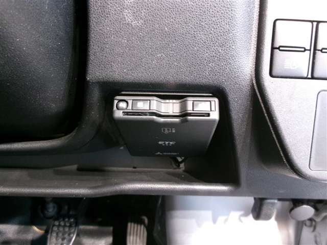 ETC車載器付きです。高速道路の料金所もスムーズに通過できます。