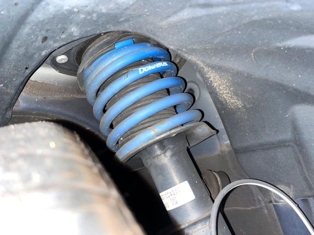 お車を安心してお乗りいただく為には、足回りの定期点検が欠かせません。サービスサポート（有償保証）では無料点検もご提供しており、安心のカーライフをお過ごしいただけるサポート体制が整っています。