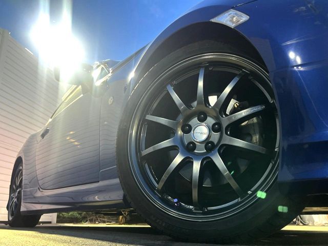 【CROSS　SPEED製18インチアルミホイール】外観にマッチしたアルミホイールを装着しております。各種アルミホイールや、スタッドレスタイヤも取扱いしております。是非ご相談ください♪