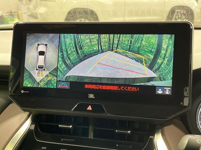 【パノラミックビューモニター】専用のカメラにより、上から見下ろしたような視点で360度クルマの周囲を確認することができます☆死角部分も確認しやすく、狭い場所での切り返しや駐車もスムーズに行えます。