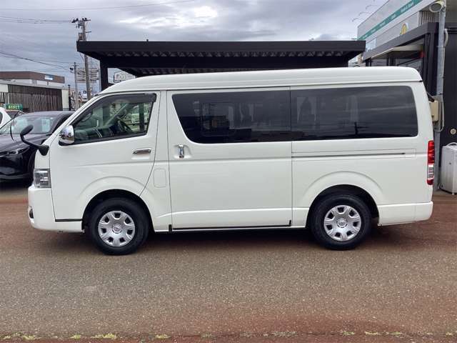 カープレシャスではご納車後もお客様に安心しておクルマにお乗り頂くため、【2か月又は2，000km】の保証をお付けしております！当社は保証金額をお支払い総額に含ませていただいております！