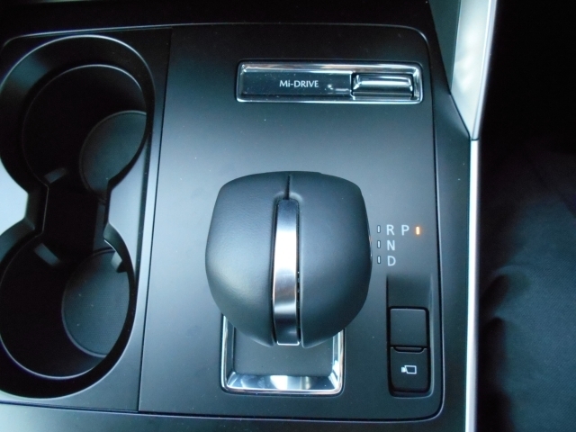 アクセルペダルを踏み込む量や速さに応じて変速パターンを制御し、人馬一体の運転感覚を発揮してくれるトルコンレス8速オートマ！
