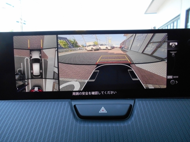 狭い場所での駐車、狭い道でのすれ違いT字路への進入時などで確認したいエリアが直感的に把握しやすい360度ビューモニター。