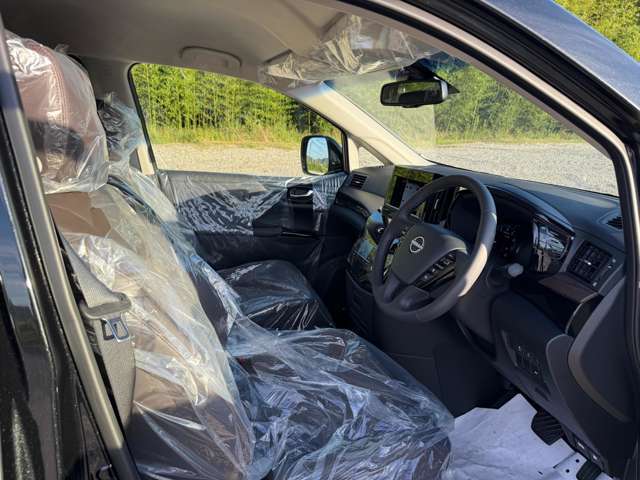 恐らくオーナーさんが1番長く滞在する場所はココ運転席でしょう！この車を運転してどこへ行こう？何をしよう？とイメージしてみてください★考えただけで楽しくなりますね♪