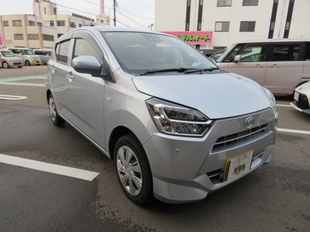 傷ついちゃったクルマの鈑金や塗装もできるにゃん☆セベラルオートはなんでもできるにゃん！