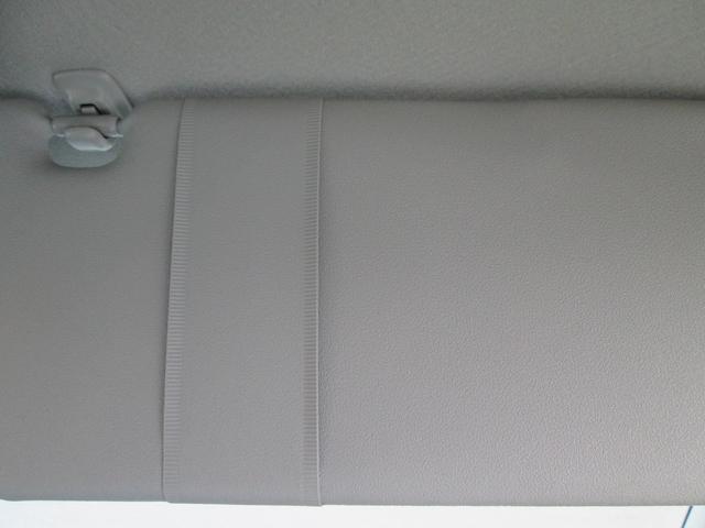 サンバイザーにチケットホルダーついています