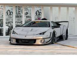 本物の戦闘機と同じような汚れをオリジナルのエアブラシペイントで再現しており、ボディはもちろんネジ一本の細部に至るまで、腕利きの塗装職人が愛をこめて塗装しております！