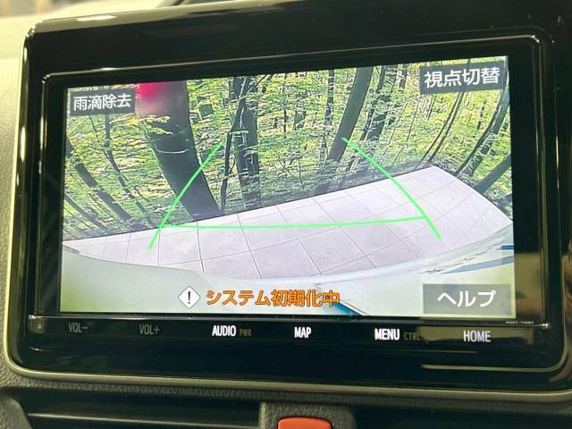 【バックカメラ】駐車時に後方がリアルタイム映像で確認できます。大型商業施設や立体駐車場での駐車時や、夜間のバック時に大活躍！運転スキルに関わらず、今や必須となった装備のひとつです！