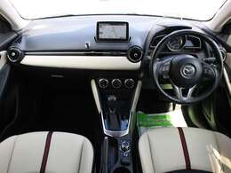 すっきりとしたデミオらしいデザインのダッシュ回り！フロントビューの視認性もよく運転しやすいと思います★