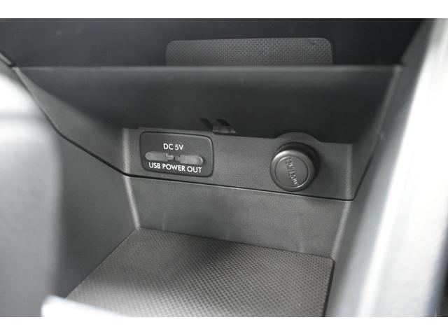 USB充電口が2つとソケット電源が1つございます