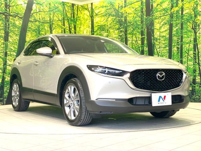 大好評のボディコーティング「弾スプラッシュコート」もご納車までに施工可能。通常のガラスコートと異なる、耐久年数6年の無機質ガラスコーティングが、ボディをキレイな状態に保ってくれます。