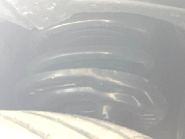 お車を安心してお乗りいただく為には、足回りの定期点検が欠かせません。サービスサポート（有償保証）では無料点検もご提供しており、安心のカーライフをお過ごしいただけるサポート体制が整っています。