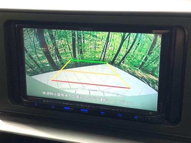 【バックカメラ】駐車時に後方がリアルタイム映像で確認できます。大型商業施設や立体駐車場での駐車時や、夜間のバック時に大活躍！運転スキルに関わらず、今や必須となった装備のひとつです！