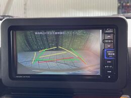 【バックカメラ】駐車時に後方がリアルタイム映像で確認できます。大型商業施設や立体駐車場での駐車時や、夜間のバック時に大活躍！運転スキルに関わらず、今や必須となった装備のひとつです！