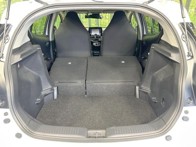 普段のお買い物や通勤、送迎等に十分な荷室スペースを確保しております。セカンドシートを倒すと、大きな荷物の積載も可能です♪