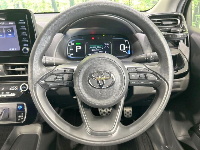 インテリアに合わせたデザインのステアリングは、運転される方のことも考え、運転しやすい形状、大きさです。是非一度、実際に触ってお確かめください。