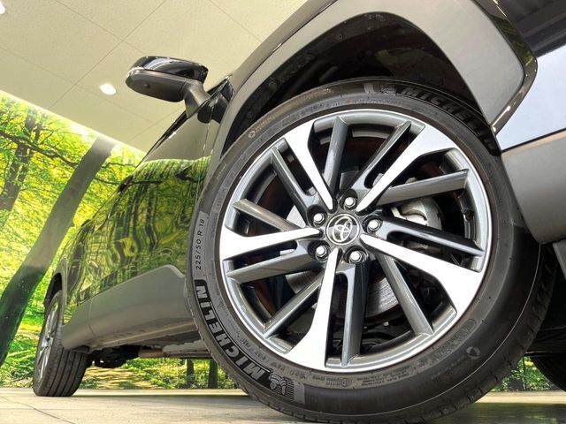 【純正18インチアルミホイール】外観にマッチした純正アルミホイールを装着しております。各種社外アルミホイールや、スタッドレスタイヤも取扱いしております。是非ご相談ください♪