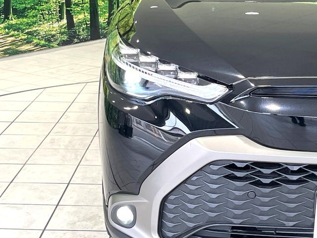 【LEDヘッドライト】悪天候や夜間走行時も良好な視界を確保し安心して運転できる高輝度LEDヘッドライトを装備！点灯速度が早く、消費電力も抑えられています。