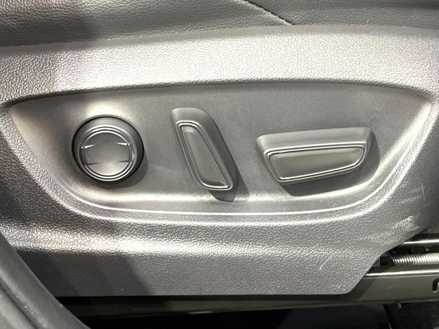 【パワーシート】スイッチ一つで簡単にシートの微調整が可能！電動だから力もいりません！快適なシートポジションにセットして、快適なドライブをお楽しみください。