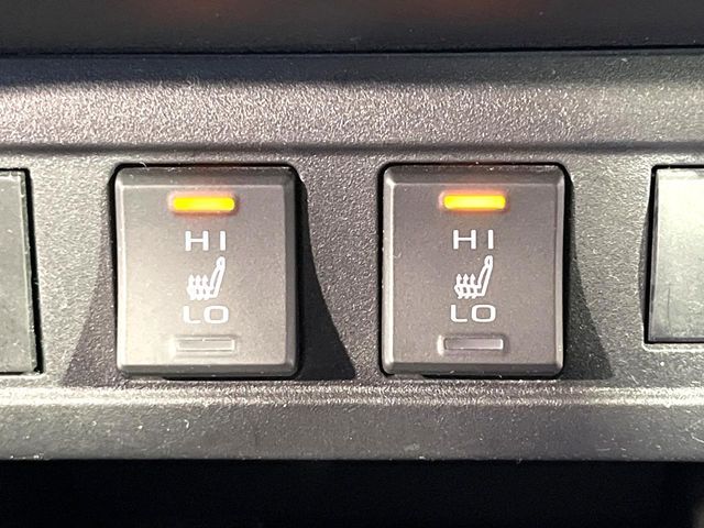 【シートヒーター】寒い日に重宝するシートヒーター！エアコンより早く温まってくれるので寒がりの人も安心ですね♪エアコンの温風は乾燥するから苦手、という方にもをおすすめです。