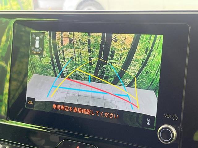 【バックカメラ】駐車時に後方がリアルタイム映像で確認できます。大型商業施設や立体駐車場での駐車時や、夜間のバック時に大活躍！運転スキルに関わらず、今や必須となった装備のひとつです！