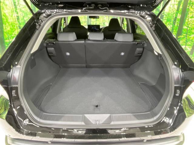 普段のお買い物や通勤、送迎等に十分な荷室スペースを確保しております。セカンドシートを倒すと、大きな荷物の積載も可能です♪
