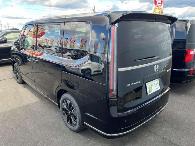 ★もしもの時でも安心の板金工場併設★大切にされている愛車の傷もエイチプラスにお任せください★ご購入いただいたお車以外の車のキズ・へこみも元通り★国家資格を取得しているスタッフが修理いたします★