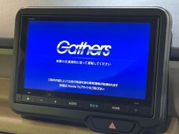 【純正ナビ】人気の純正ナビを装備しております。ナビの使いやすさはもちろん、オーディオ機能も充実！キャンプや旅行はもちろん、通勤や買い物など普段のドライブも楽しくなるはず♪