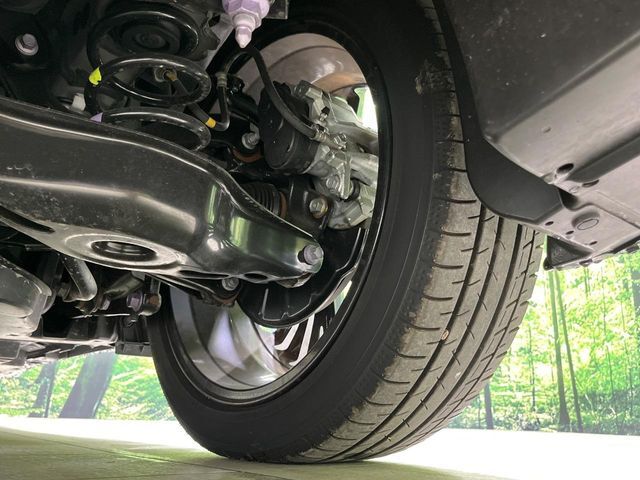お車を安心してお乗りいただく為には、足回りの定期点検が欠かせません。サービスサポート（有償保証）では無料点検もご提供しており、安心のカーライフをお過ごしいただけるサポート体制が整っています。