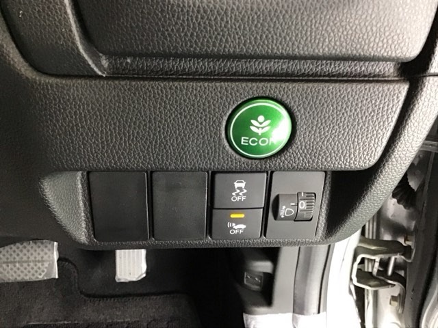 運転席から操作しやすい各種スイッチ