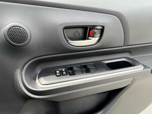 経験豊富なスタッフが応対！・車検・点検整備・事故等の修理などアフターサービスも安心。お車のカスタマイズもバレリーナまでご相談ください！