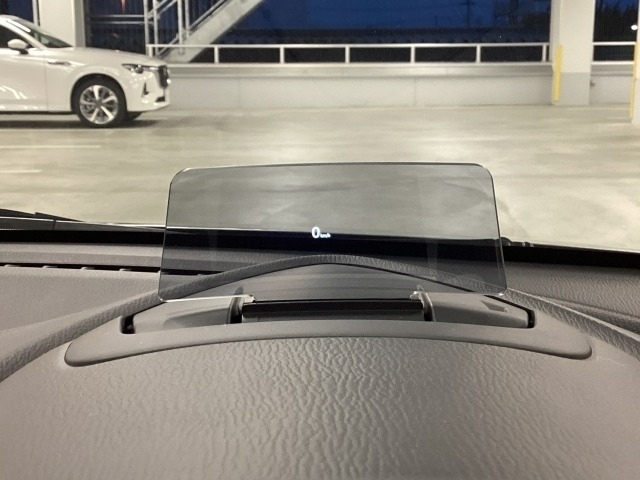 ヘッドアップディスプレイ装備！！少ない視線移動で速度の確認ができわき見運転の時間を減らします♪