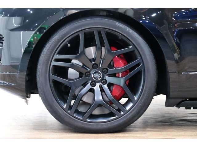 ステルスデザインパック専用22インチスタイル508アロイホイール(5スプリットスポーク、サテンブラックフィニッシュ)装備！！