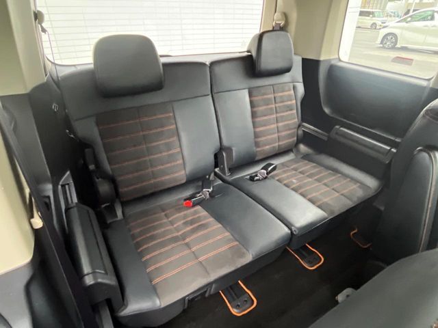 3列目シートはもちろん状態良好☆大人でもゆったりと座って頂けますので、大人数でのお出かけもラクラクです♪ご家族で、気の知れた仲間で、ドライブに行くのが楽しみですね♪