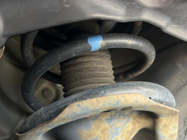 お車を安心してお乗りいただく為には、足回りの定期点検が欠かせません。サービスサポート（有償保証）では無料点検もご提供しており、安心のカーライフをお過ごしいただけるサポート体制が整っています。