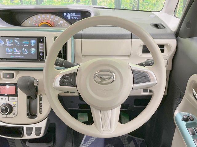 インテリアに合わせたデザインのステアリングは、運転される方のことも考え、運転しやすい形状、大きさです。是非一度、実際に触ってお確かめください。