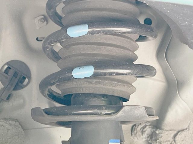 お車を安心してお乗りいただく為には、足回りの定期点検が欠かせません。サービスサポート（有償保証）では無料点検もご提供しており、安心のカーライフをお過ごしいただけるサポート体制が整っています。