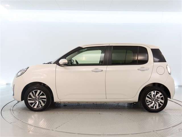 ロングラン保証付き。トヨタのお店で中古車をお買い上げいただいたお客様に安心で快適なカーライフをお約束する。1年間の保証です。