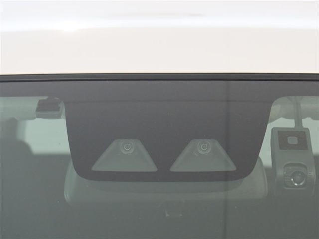サポカーは、高齢運転者を含めたすべてのドライバーによる交通事故の発生防止・被害軽減対策の一環として、国が推奨する新しい自動車安全コンセプトです。詳しくは販売店スタッフまでおたずねください。