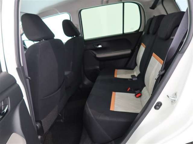 ゆとりある広々とした車内空間は、ドライブを始め買い物やレジャーなど、幅広く活躍します。一人でもみんなとでもお出かけを楽しみましょう！