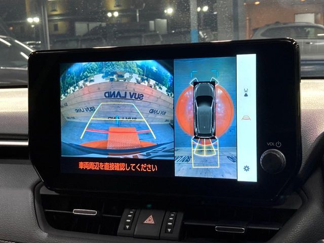 【パノラミックビューモニター】専用のカメラにより、上から見下ろしたような視点で360度クルマの周囲を確認することができます☆死角部分も確認しやすく、狭い場所での切り返しや駐車もスムーズに行えます。
